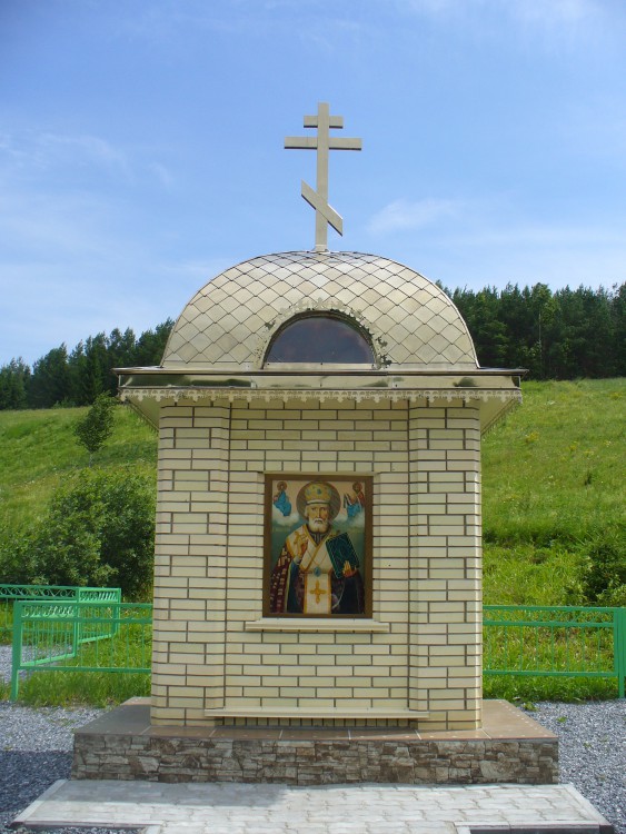 Среднее Девятово. Часовня Николая Чудотворца. фасады, Глухая Никольская часовня (киот) на источнике.