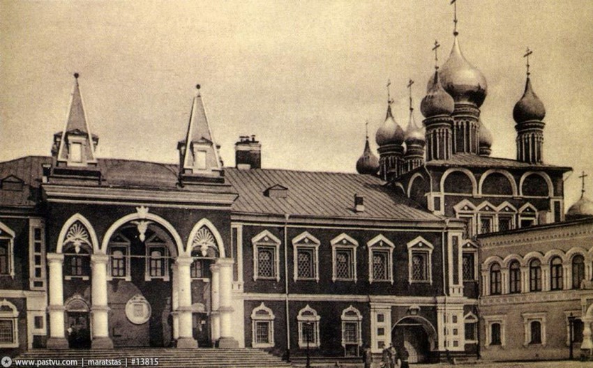 Кремль. Чудов монастырь, Тверской (Центральный административный округ (ЦАО), г. Москва). архивная фотография, Чудов монастырь. Фотограф: К. Фишер	1910 году (направление съемки — север)
Источник
http://oldmos.ru/old/photo/view/13815