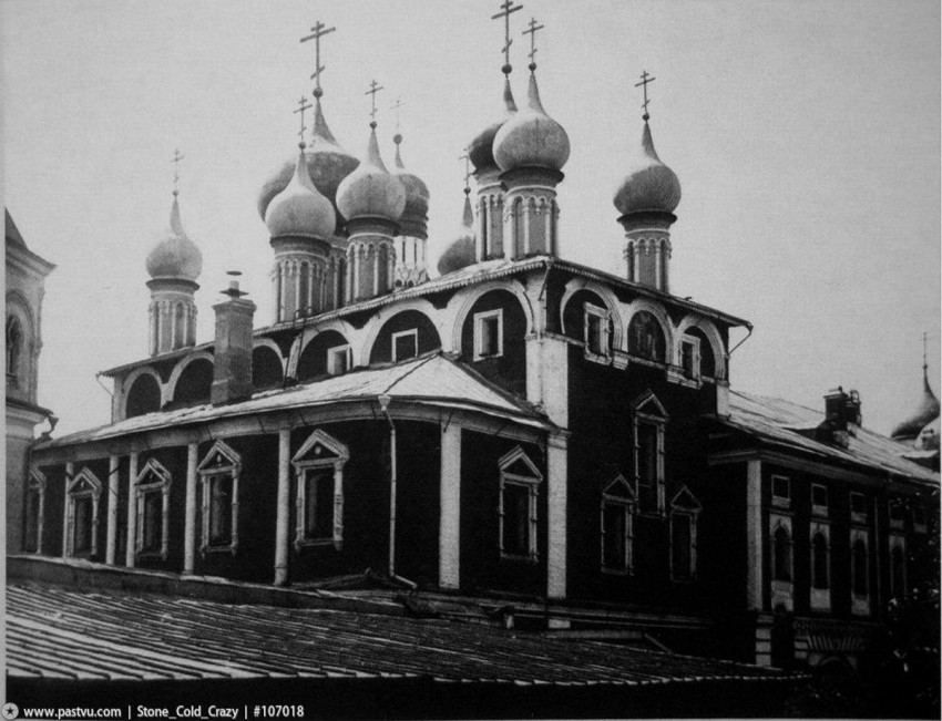 Кремль. Чудов монастырь, Тверской (Центральный административный округ (ЦАО), г. Москва). архивная фотография, Чудов монастырь.Церковь Св.Алексия митрополита 1900-1929 годами (направление съемки — юг)
Источник
http://oldmos.ru/old/photo/view/107018