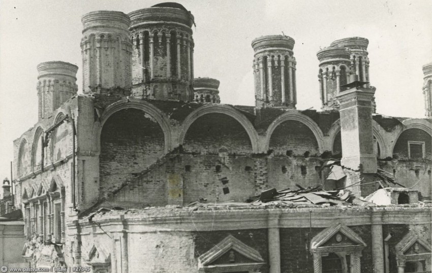 Кремль. Чудов монастырь, Тверской (Центральный административный округ (ЦАО), г. Москва). архивная фотография, Чудов монастырь. Разборка Алексеевской и Благовещенской церквей Источник: Коллекция
1930-1931 годами (направление съемки — запад)
Источник
http://oldmos.ru/old/photo/view/27345