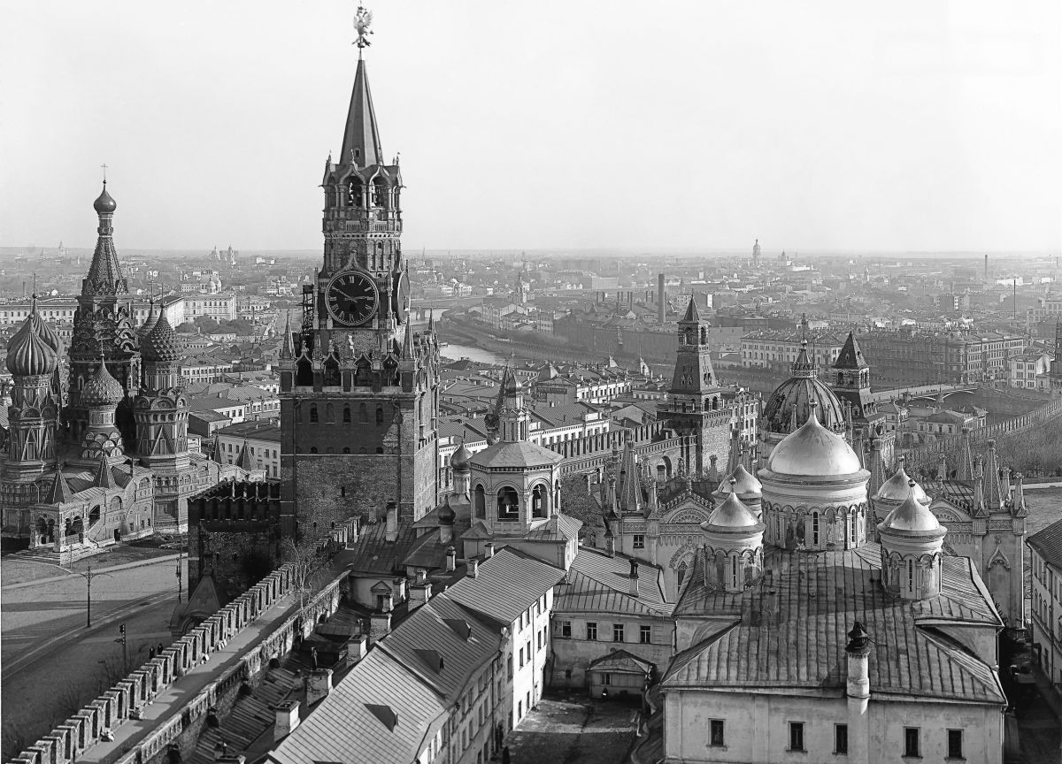 Кремль. Вознесенский монастырь, Тверской (Центральный административный округ (ЦАО), г. Москва). архивная фотография, Вид монастыря и Замоскворечья со здания Сената. Фото 1914 г из коллекции ГНИМА