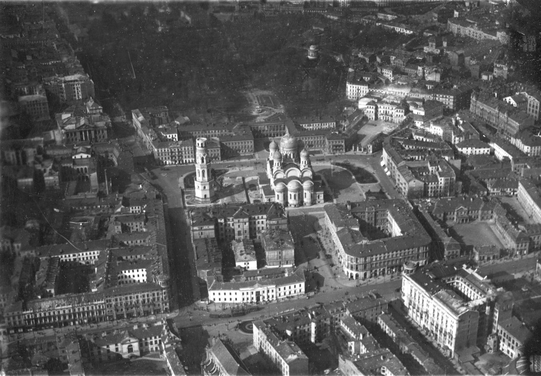 Варшава. Собор Александра Невского. архивная фотография, фото с сайта https://upload.wikimedia.org/wikipedia/commons/8/86/A._Nevsky_Cathedral_in_Warsaw_(Aerial).jpg