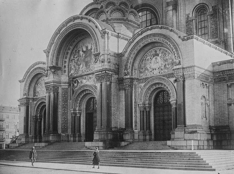 Фрагмент западного фасада. Фото начала 1920-х г.г., архивная фотография. Собор Александра Невского, Варшава (Мазовецкое воеводство, Польша)
