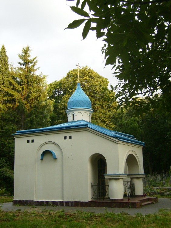 Варшава. Церковь Иоанна Лествичника. общий вид в ландшафте, Часовня на кладбище