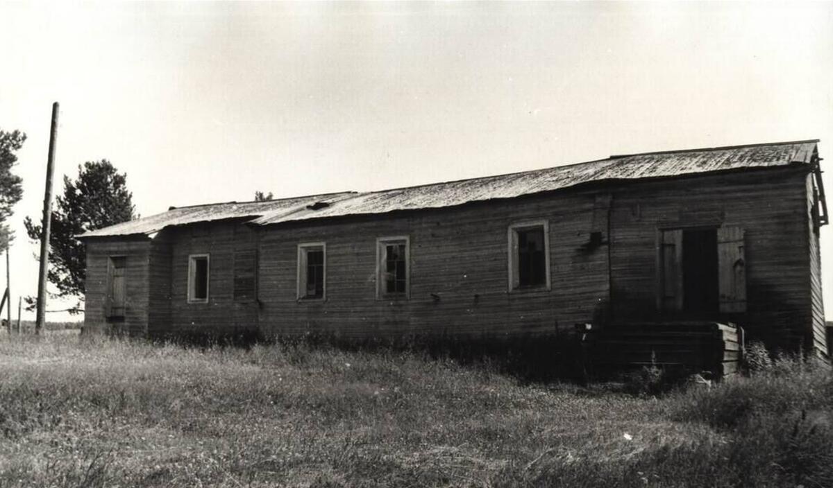 Фото 1970-х годов из паспорта ОКН. kartarf.ru, архивная фотография. Церковь Рождества Пресвятой Богородицы, Чуроз-гора (Средь-Мехреньга) (Холмогорский район, Архангельская область)