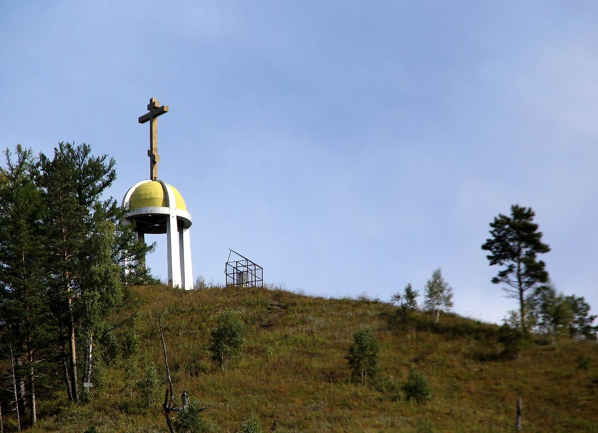 общий вид в ландшафте. Неизвестная часовня, Узнезя (Чемальский район, Республика Алтай)