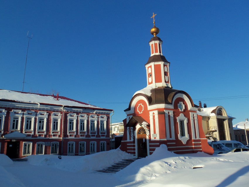 Часовня Стефана Пермского, Вятка (Киров) (Вятка (Киров), город, Кировская область). общий вид в ландшафте, Часовня в гороской застройке, вид с юга