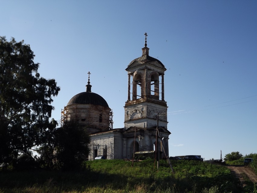 Церковь Покрова Пресвятой Богородицы, Урицкое (Лысогорский район, Саратовская область). общий вид в ландшафте
