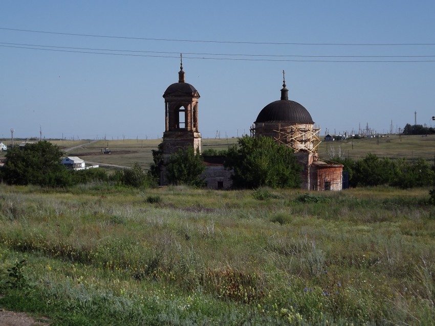 Церковь Покрова Пресвятой Богородицы, Урицкое (Лысогорский район, Саратовская область). общий вид в ландшафте