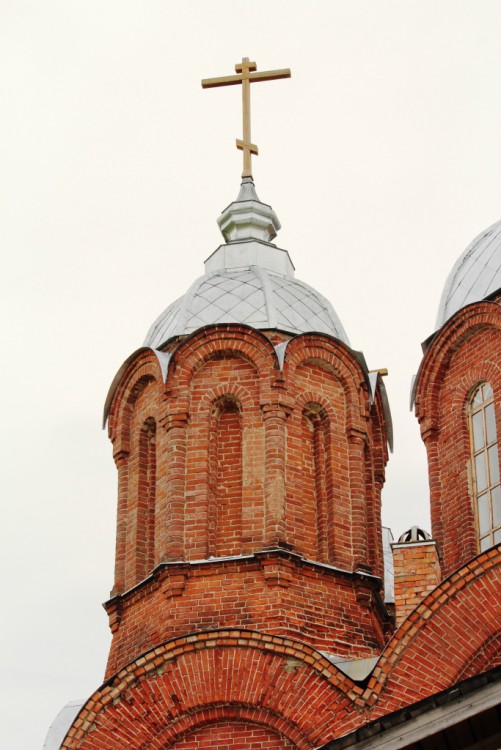 Шотова. Церковь Покрова Пресвятой Богородицы. архитектурные детали, Один из четырех малых куполов основного объема храма