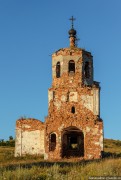 Церковь Иоанна Златоуста, Композиция храма не симметрична относительно центральной оси. С северной стороны имеется придел<br>, Ивановское, Верхнеуслонский район, Республика Татарстан