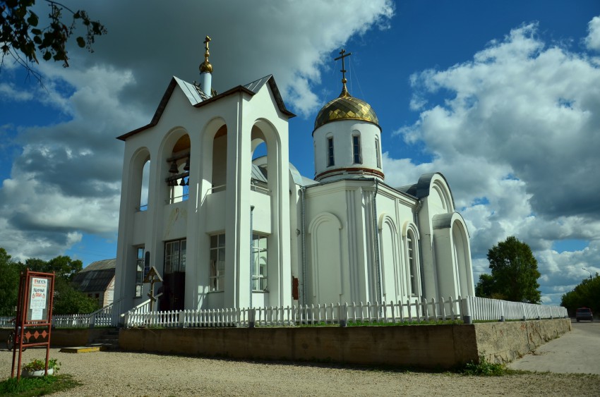 Ярцево. Церковь Михаила Архангела. общий вид в ландшафте