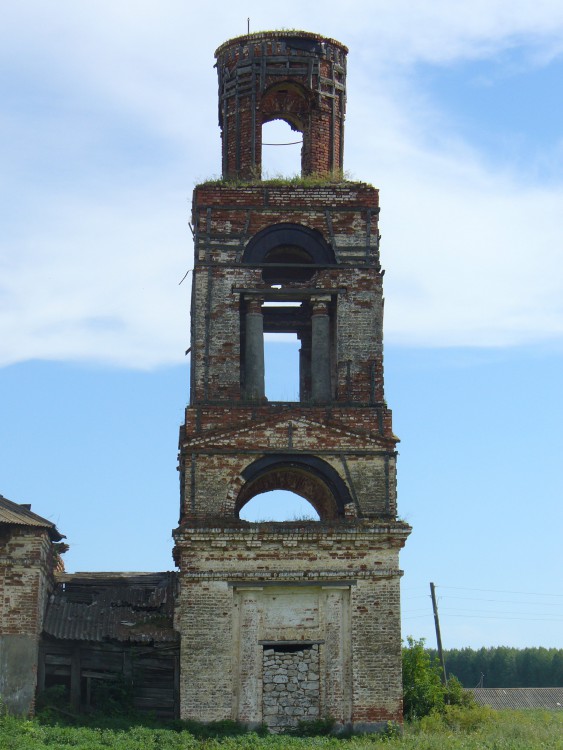 Кильдеево. Церковь Троицы Живоначальной. архитектурные детали, Вид на колокольню с севера