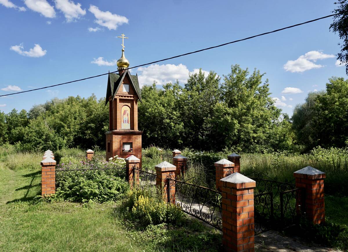Часовня Димитрия Солунского, Рахманово (Павлово-Посадский городской округ и г. Электрогорск, Московская область). общий вид в ландшафте