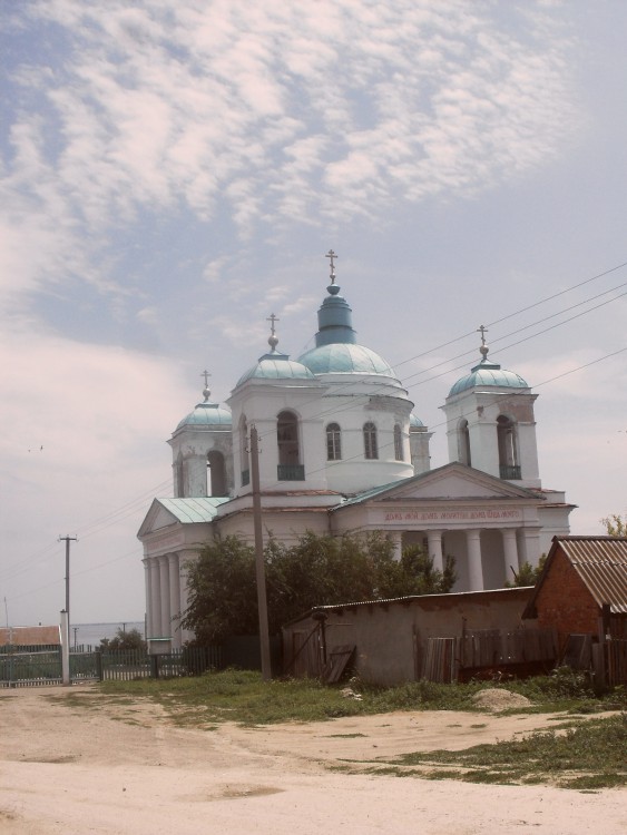 Церковь Троицы Живоначальной, Золотое (Красноармейский район, Саратовская область). фасады
