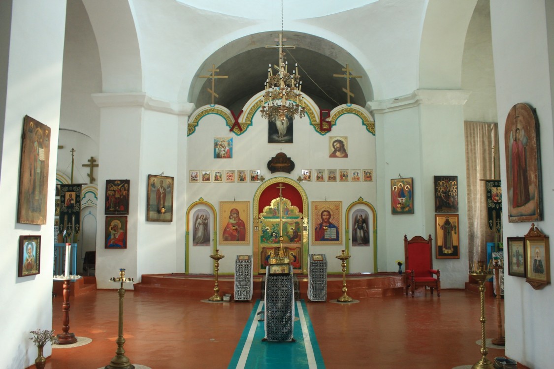 Церковь Троицы Живоначальной, Золотое (Красноармейский район, Саратовская область). интерьер и убранство