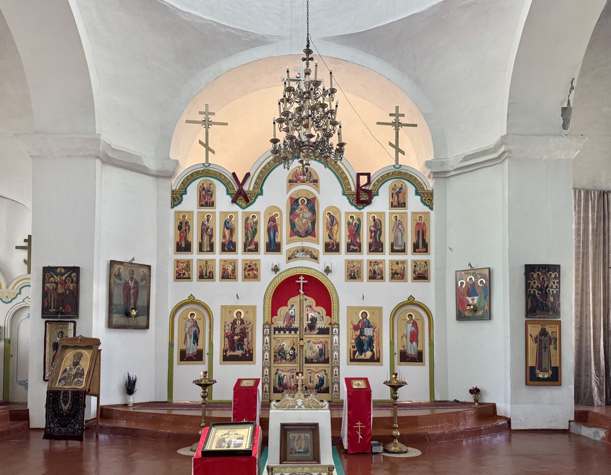 Церковь Троицы Живоначальной, Золотое (Красноармейский район, Саратовская область). интерьер и убранство, Интерьер, вид от входа