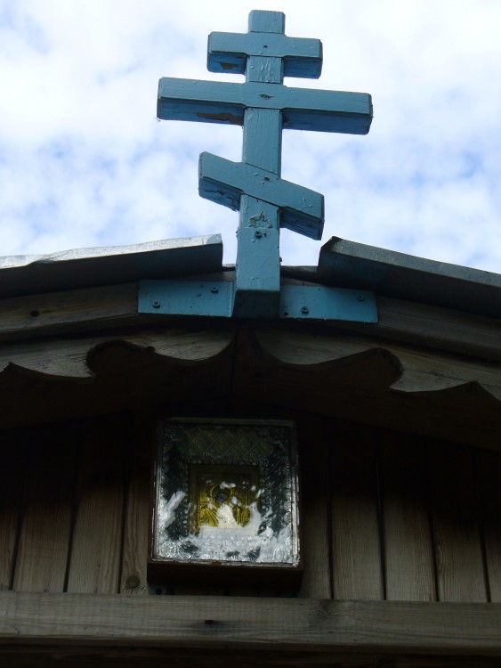 Большое Шемякино. Молитвенный дом Германа Казанского (старый). дополнительная информация, Икона и крест над входом. На сегодняшний день это единственный крест с внешней стороны церкви.