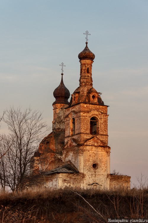 Церковь Успения Пресвятой Богородицы, Красная Поляна (Тетюшский район, Республика Татарстан). фасады