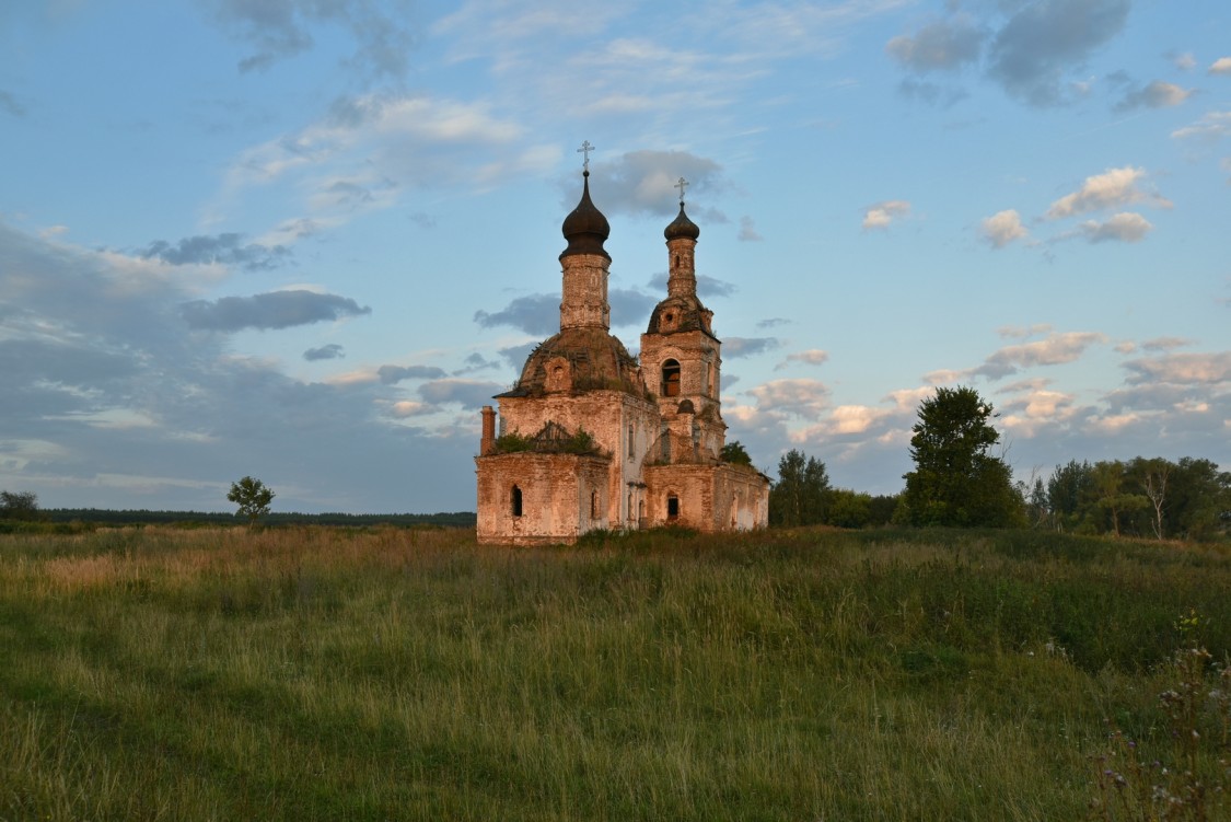 Красная Поляна. Церковь Успения Пресвятой Богородицы. общий вид в ландшафте, Общий вид с северо-востока