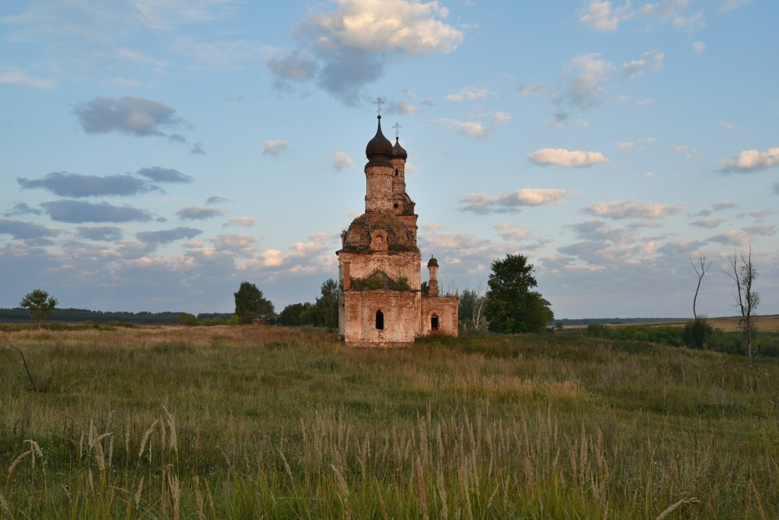 Красная Поляна. Церковь Успения Пресвятой Богородицы. общий вид в ландшафте, Общий вид с востока