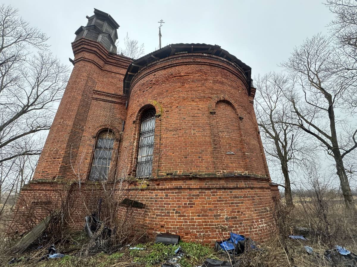 Вид с юго-востока, на апсиду , фасады. Церковь Троицы Живоначальной, Удельное Нечасово (Тетюшский район, Республика Татарстан)