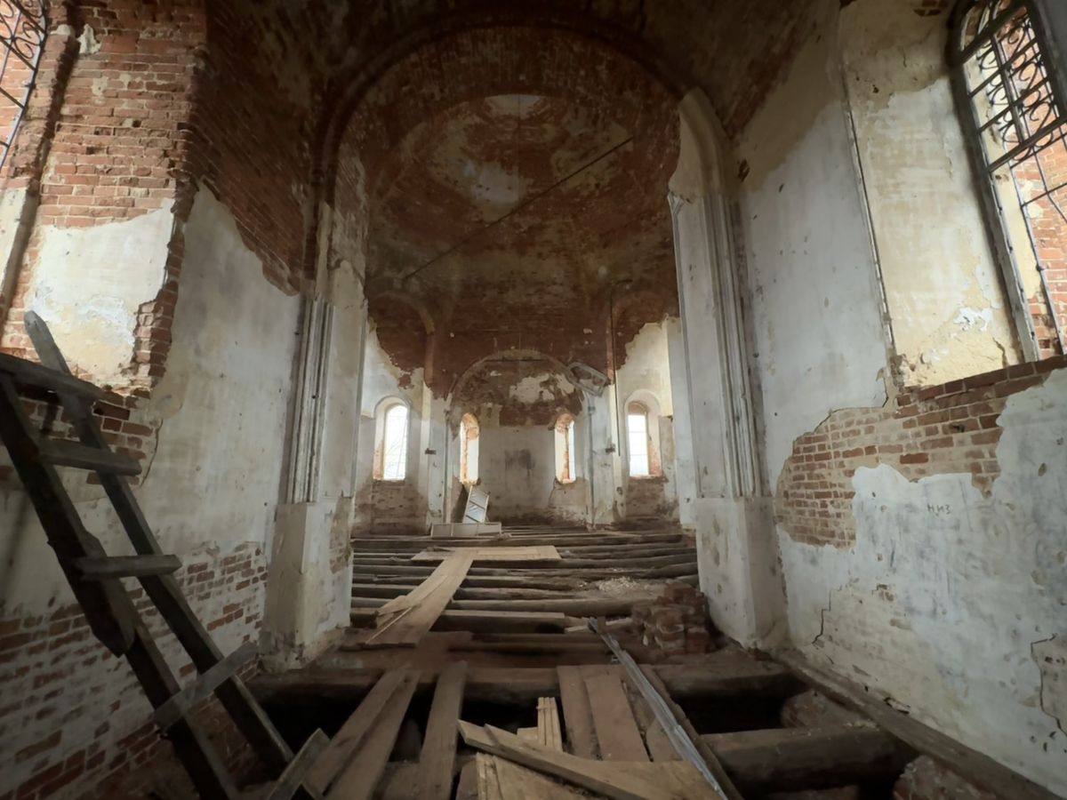 Вид на основное пространство церкви, интерьер и убранство. Церковь Троицы Живоначальной, Удельное Нечасово (Тетюшский район, Республика Татарстан)