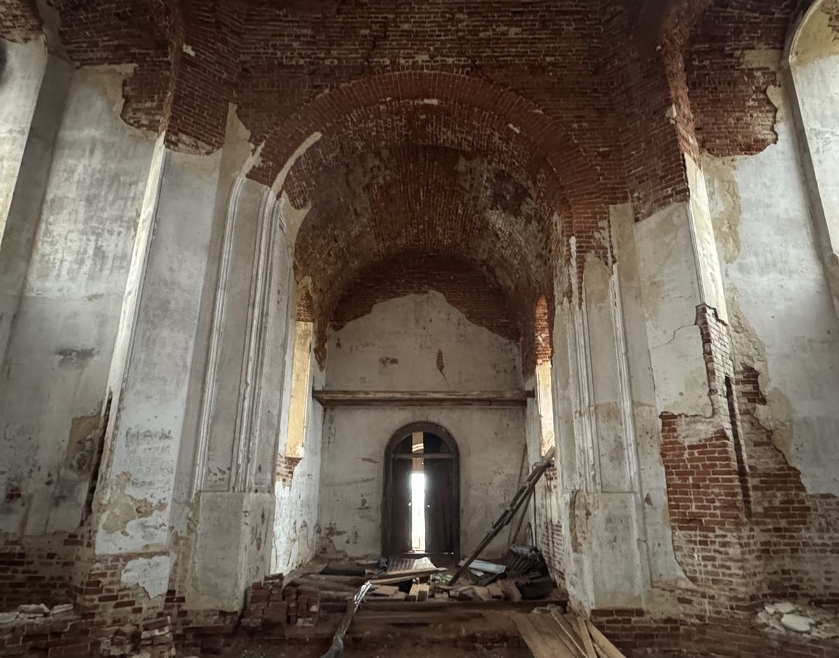 Вид на западную часть церкви, интерьер и убранство. Церковь Троицы Живоначальной, Удельное Нечасово (Тетюшский район, Республика Татарстан)