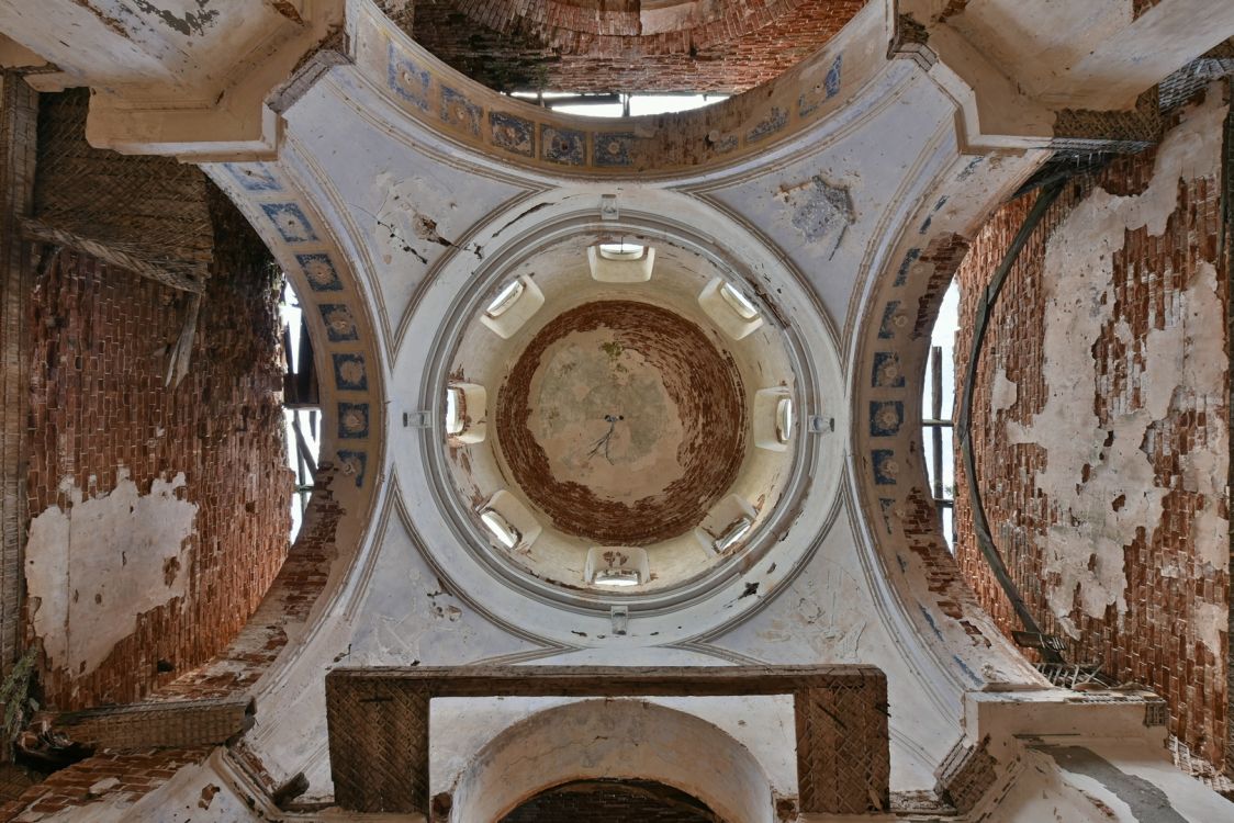 Церковь Николая Чудотворца, Карланга, урочище (Тетюшский район, Республика Татарстан). интерьер и убранство, Подкупольное пространство основного объема