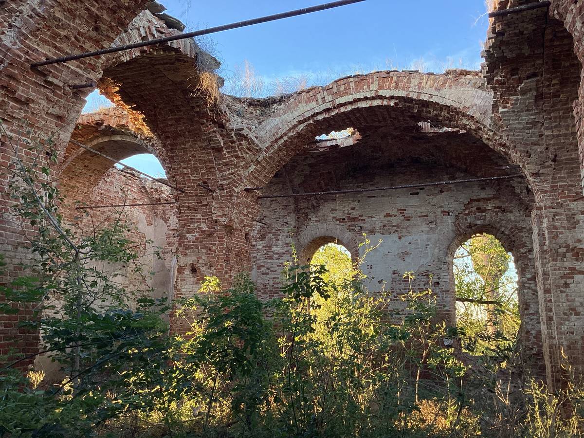 Вид с юго-востока на центральный и северный неф, интерьер и убранство. Церковь Казанской иконы Божией Матери, Казанское (Ливенский район и г. Ливны, Орловская область)