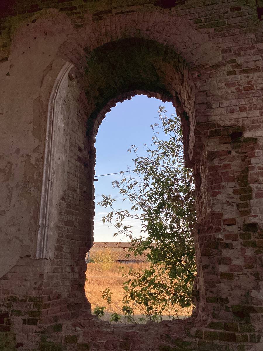 Элемент декора окна в северной стене (северо-западный угол основного объема), интерьер и убранство. Церковь Казанской иконы Божией Матери, Казанское (Ливенский район и г. Ливны, Орловская область)