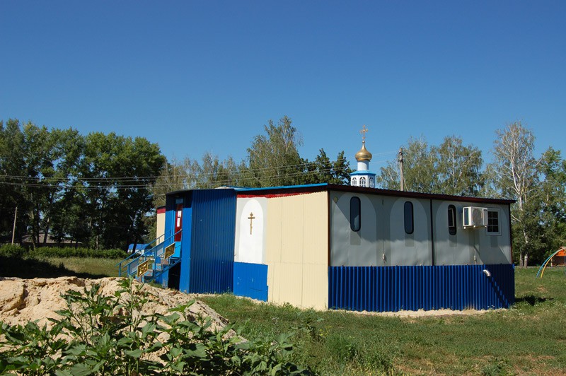 Церковь Покрова Пресвятой Богородицы, Навесное (Ливенский район и г. Ливны, Орловская область). общий вид в ландшафте