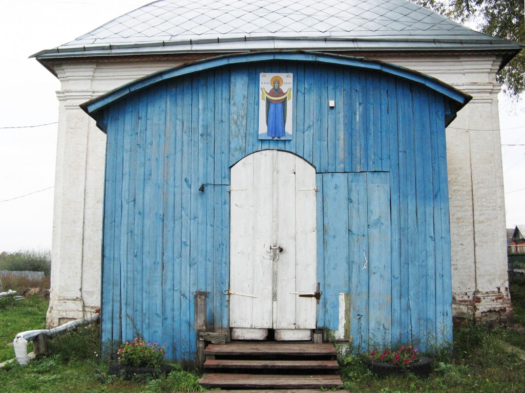 Ахматово. Церковь Покрова Пресвятой Богородицы. фасады, Западный фасад церкви с вратами