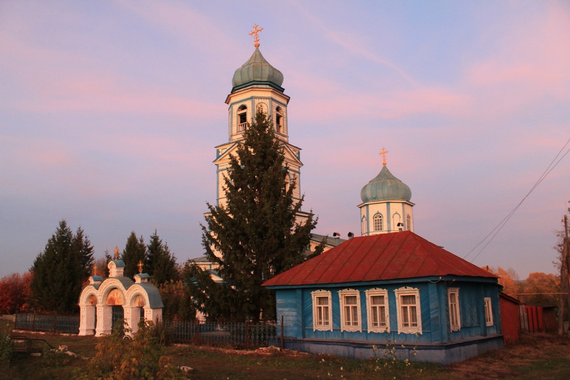 Антипинка (Выползово). Церковь Иоанна Богослова. фасады