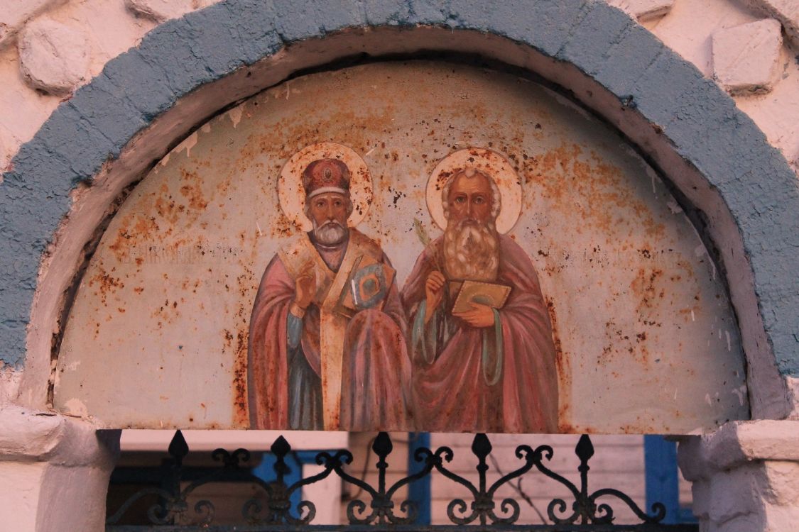 Антипинка (Выползово). Церковь Иоанна Богослова. фасады, Фрески на церковных вратах