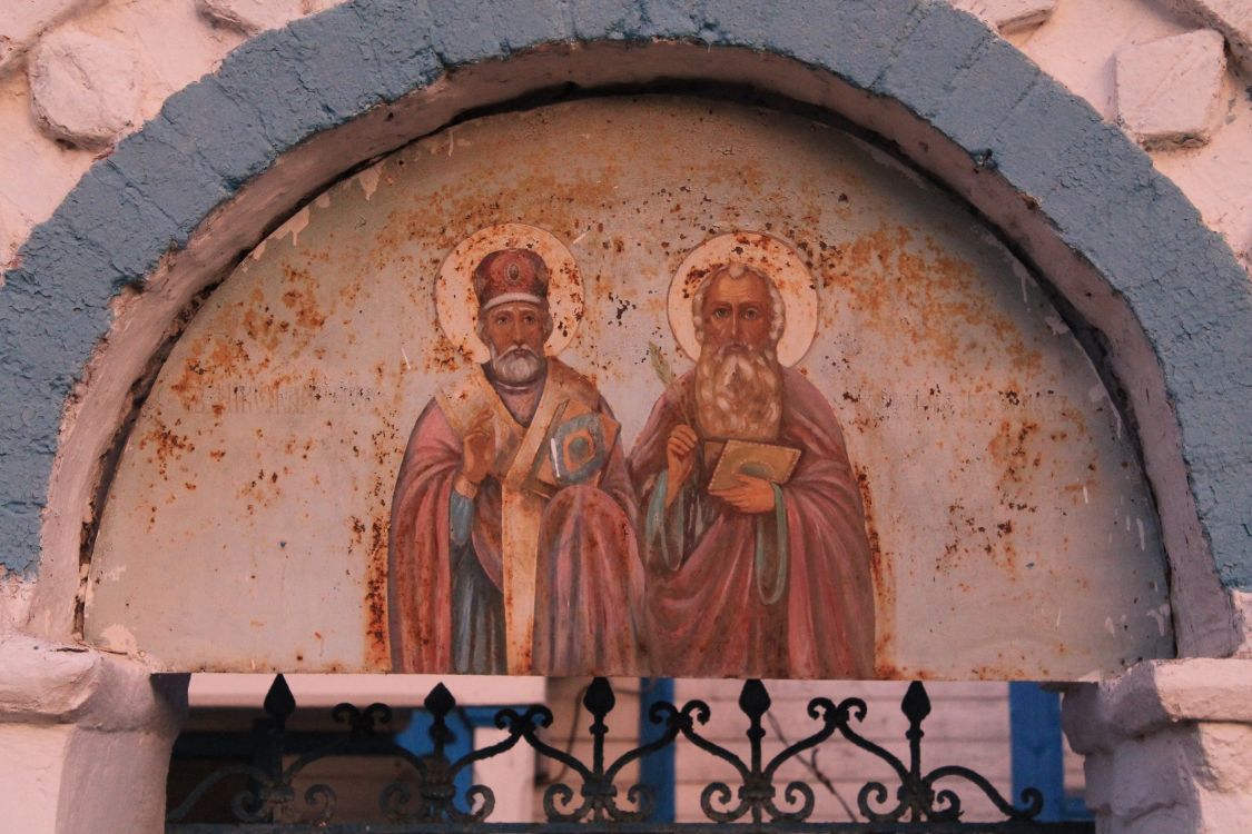 Церковь Иоанна Богослова, Антипинка (Выползово) (Порецкий район, Республика Чувашия). фасады, Фрески на церковных вратах