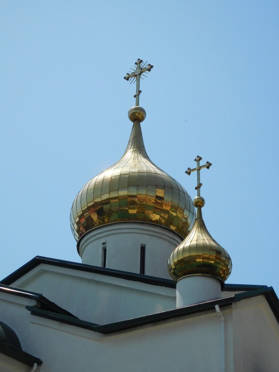 Церковь Серафима Саровского, Анапа (Анапа, город, Краснодарский край). архитектурные детали, купола большой во имя Иисуса Христа и малый во имя святителя Серафима Саровского