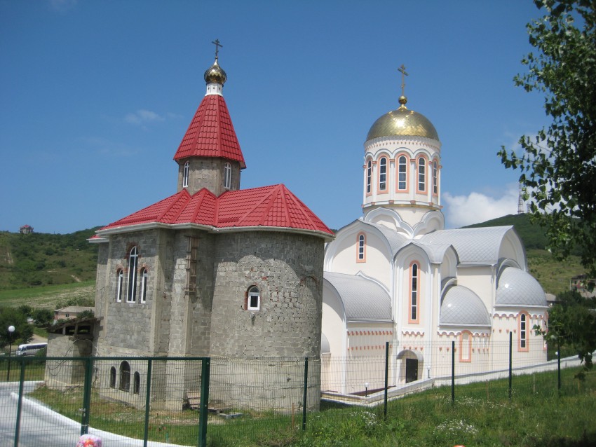 Варваровка. Церковь Варвары великомученицы (старая). общий вид в ландшафте