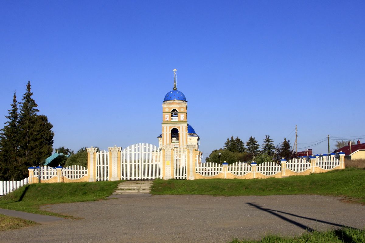 Церковь Успения Пресвятой Богородицы, Чурачики (Цивильский район, Республика Чувашия). общий вид в ландшафте