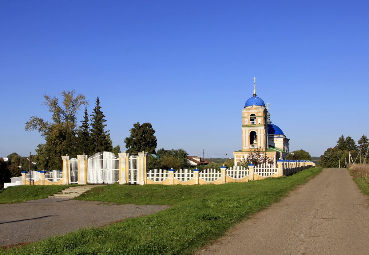 Церковь Успения Пресвятой Богородицы, Чурачики (Цивильский район, Республика Чувашия). общий вид в ландшафте