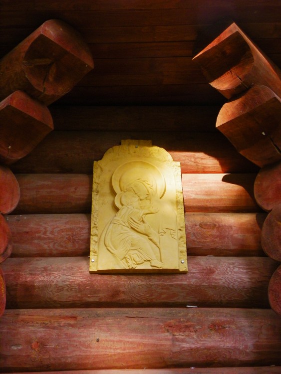 Часовня Серафима Саровского, Окуловка (Окуловский район, Новгородская область). архитектурные детали, Образ Владимирской Божьей Матери