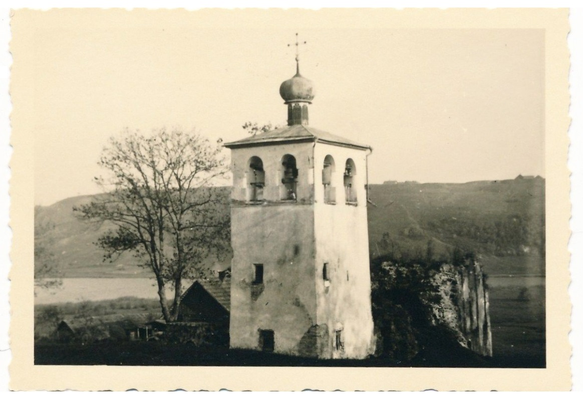 Звонница. Фото 1943 г. с аукциона e-bay.de, архивная фотография. Мальской Рождественский монастырь, Малы (Печорский район, Псковская область)