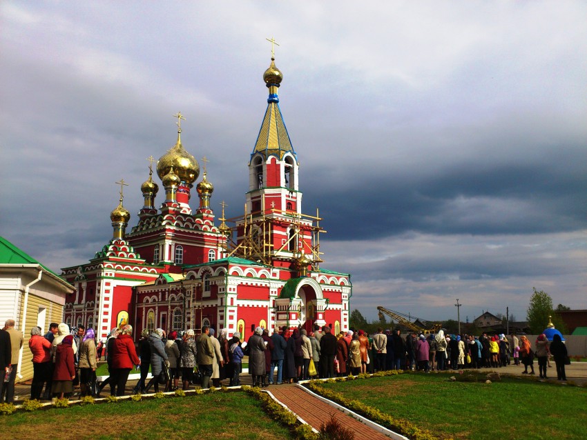 Норья. Мало-Дивеевский Серафимовский женский монастырь. Церковь Петра и Павла. фасады