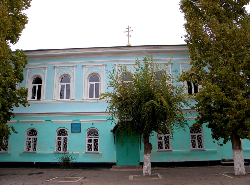 Камышин. Церковь Троицы Живоначальной (новая). фасады