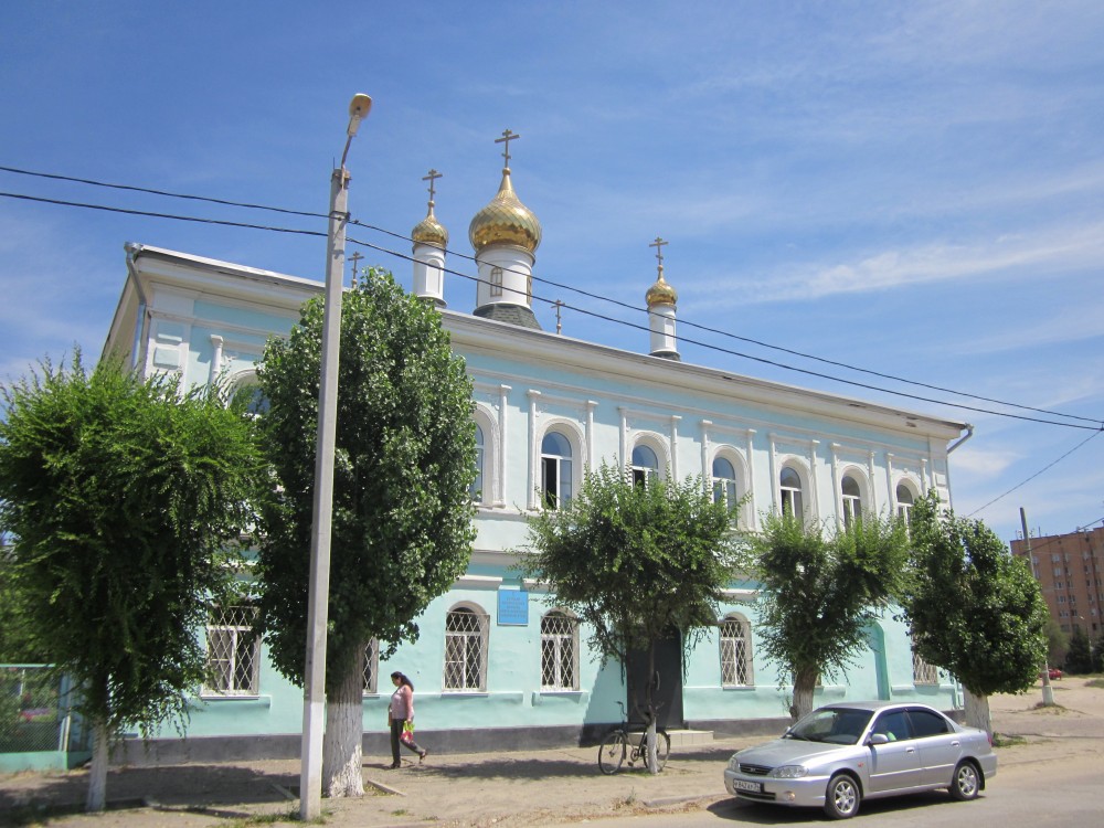 Камышин. Церковь Троицы Живоначальной (новая). фасады