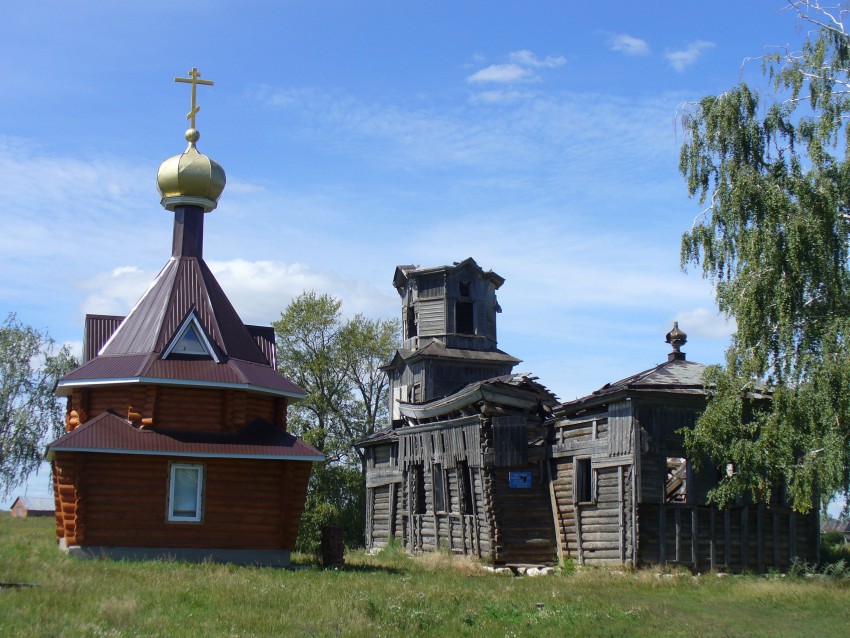 Арасланово. Часовня Николая Чудотворца. фасады, Старая церковь и современный молитвенный дом