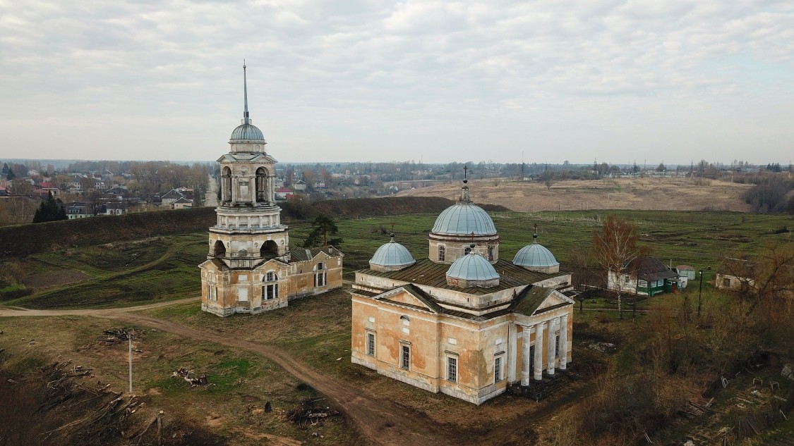 Старица. Ансамбль собора Бориса и Глеба и церкви Спаса Нерукотворного Образа. общий вид в ландшафте