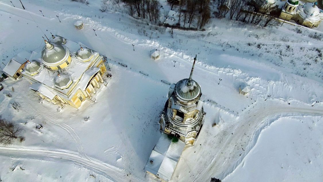 Храмовый комплекс. Собор Бориса и Глеба и церковь Спаса Нерукотворного Образа, Старица (Старицкий район, Тверская область). общий вид в ландшафте