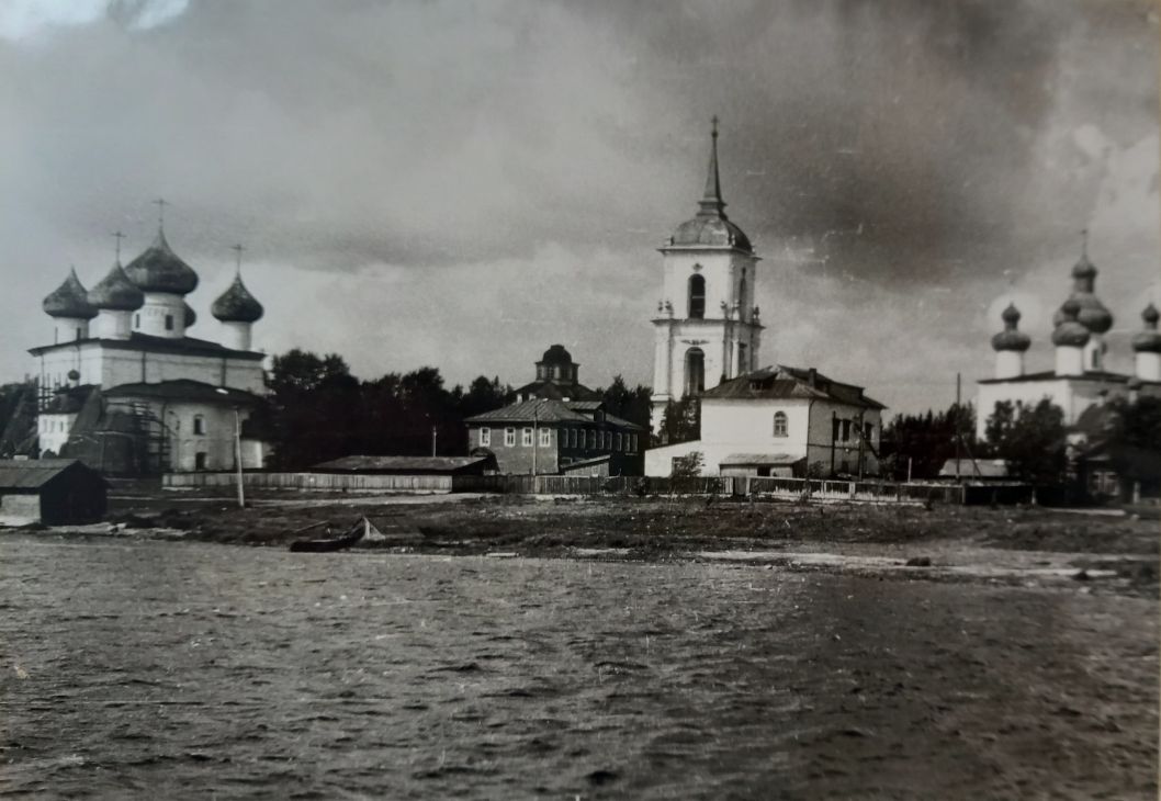 ГАВО ф.4963 оп.4 д.22 фотоальбом, архивная фотография. Ансамбль Соборной площади, Каргополь (Каргопольский район, Архангельская область)