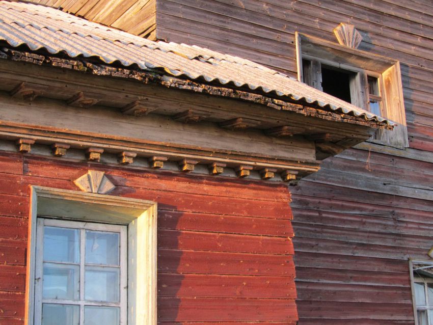 Церковь Михаила Архангела, Морщихинская (Нокола) (Каргопольский район, Архангельская область). архитектурные детали, южный фасад Петропавловской церкви (фрагмент)
